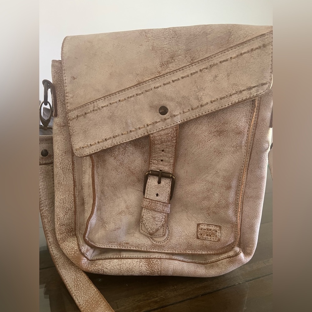 Bedstu Crossbody